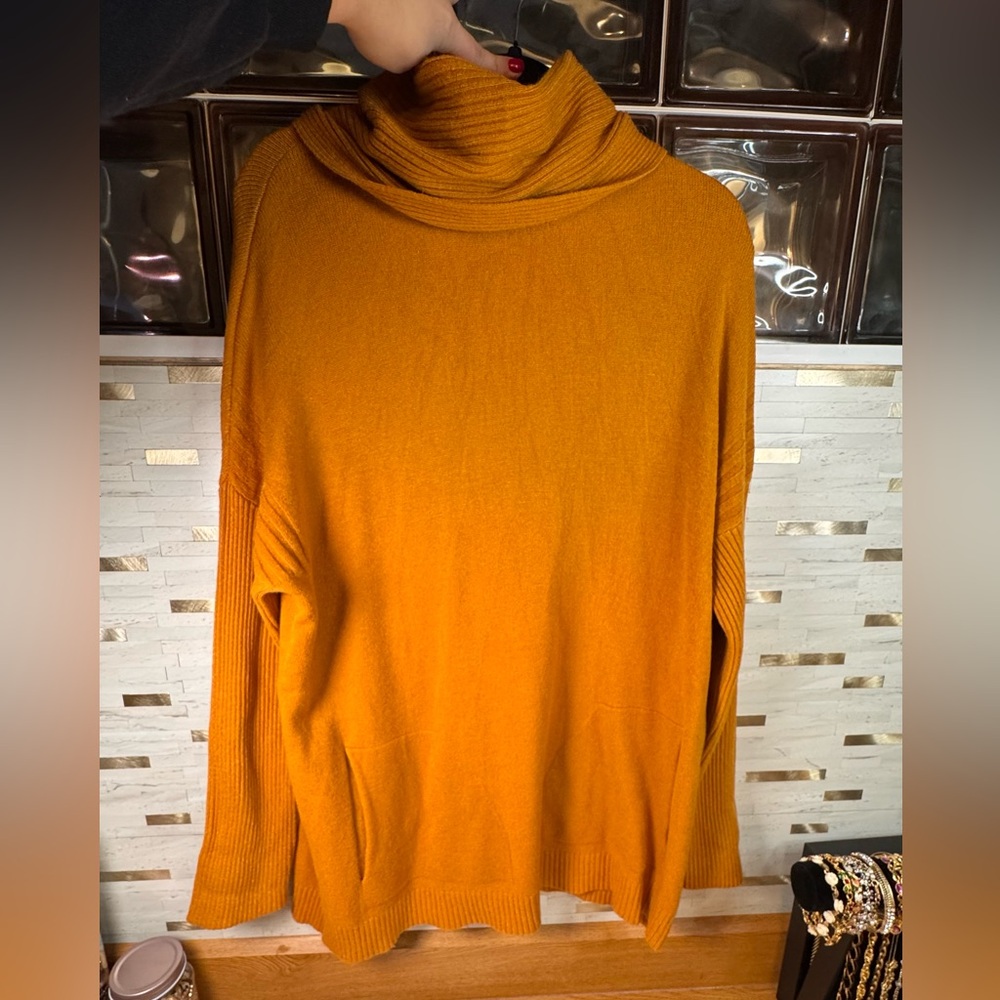 Cyrus Women’s XL Turmeric Tunic Turtleneck Long Sleeve NWT Pockets